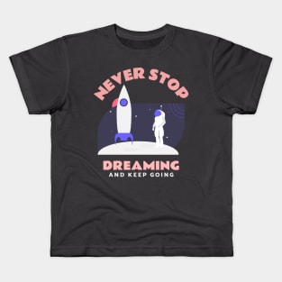 Astronaut in space on the moon with his spaceship and Kids T-Shirt